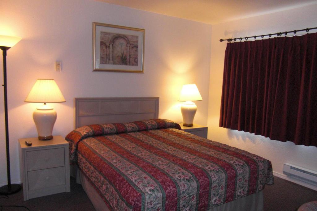 Front Street Inn Кресент-Сіті Номер фото